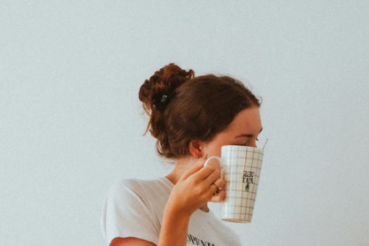 5 μικρές συνήθειες ανθρώπων που ξυπνούν τη Δευτέρα χωρίς άρνηση