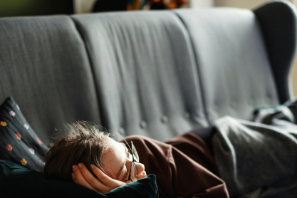 7 συνήθειες που πρέπει να αποφύγεις μετά τις 7 απόγευμα - Τις μισές τις κάνεις σίγουρα