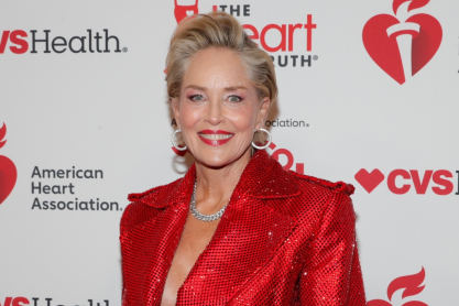 &Eta; &Sigma;ά&rho;&omicron;&nu; &Sigma;&tau;ό&omicron;&upsilon;&nu; &alpha;&pi;&omicron;&kappa;ά&lambda;&upsilon;&psi;&epsilon; &pi;&omicron;&iota;&omicron;&sigmaf; &chi;&omicron;&lambda;&iota;&gamma;&omicron;&upsilon;&nu;&tau;&iota;&alpha;&nu;ό&sigmaf; &eta;&theta;&omicron;&pi;&omicron;&iota;ό&sigmaf; &phi;&iota;&lambda;ά&epsilon;&iota; &kappa;&alpha;&lambda;ύ&tau;&epsilon;&rho;&alpha;. &Nu;&alpha;&iota;, &tau;&omicron; &epsilon;ί&pi;&epsilon;