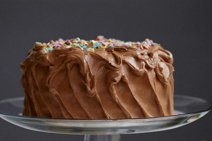 Το ήξερες ότι με μόνο 3 υλικά μπορείς να φτιάξεις την πιο υγιεινή και ελαφριά σοκολατένια τούρτα;