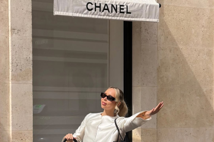 Το πιο αμφιλεγόμενο παντελόνι της άνοιξης επιστρέφει στη μόδα και ξέρουμε πώς θα το φορέσεις με στιλ