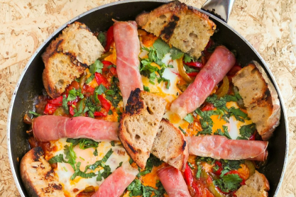 Αυγά με τραγανές πατάτες και jamón: Το ισπανικό brunch που θα λατρέψεις