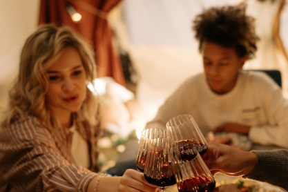 Πώς να οργανώσεις ένα κομψό αλλά καθόλου βαρετό δείπνο