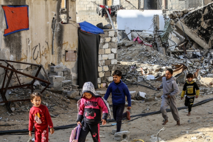 Συγκλονιστικό βίντεο: Παιδιά στη Γάζα παίζουν “κηδεία” εν μέσω πολέμου