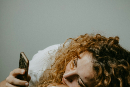 Τι είναι το breadcrumbing στο dating και πώς θα το καταλάβεις