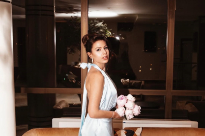 Κουμπάρα σε ανοιξιάτικο γάμο: Τι παπούτσια να διαλέξεις για να είσαι κομψή αλλά κυρίως άνετη