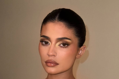 Η Κάιλι Τζένερ φόρεσε (ξανά) το μικροσκοπικό της μπικίνι και μόλις βρήκαμε τη μεγαλύτερη τάση στα μαγιό