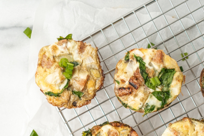 Αλμυρά muffins με σολομό και φέτα στο air fryer – εύκολη συνταγή σε 15 λεπτά