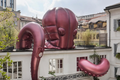 Moncler: Ο οίκος έφερε στην καρδιά του Μιλάνου ένα τεράστιο... χταπόδι και με απλό τρόπο έδωσε τον ορισμό του Puffy Summer