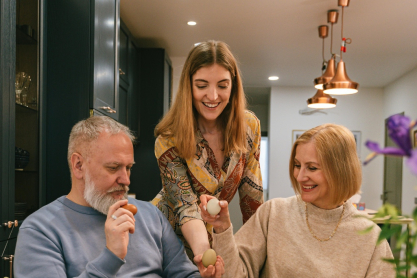 Πάσχα μακριά από την οικογένεια; Πώς να το ζήσεις χωρίς ενοχές