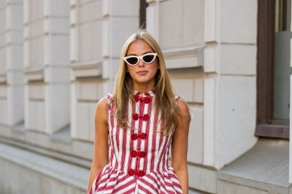 Το τοπ που φορούσαμε ξανά και ξανά το 2010 επιστρέφει πιο ανανεωμένο από ποτέ – Πώς θα το φορέσεις