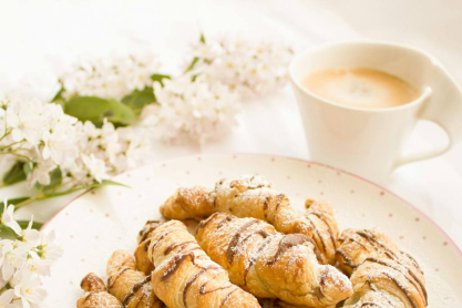 Αυτά τα κρουασανάκια με πραλίνα φουντουκιού στο air fryer θα τα φτιάχνεις κάθε μέρα