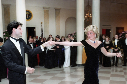 Η πριγκίπισσα Νταϊάνα χορεύει με τον ηθοποιό Τζον Τραβόλτα, στον Λευκό Οίκο. 9 Νοεμβρίου 1985