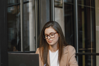 Productivity theatre: Όταν φαίνεσαι απασχολημένος αλλά δεν είσαι