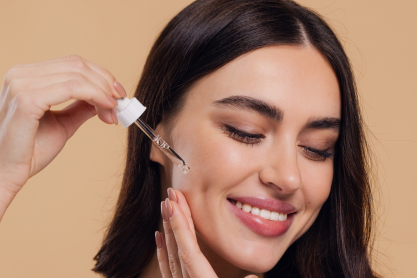 Ορός προσώπου με βιταμίνη C: Το μυστικό για λεία και λαμπερή όψη