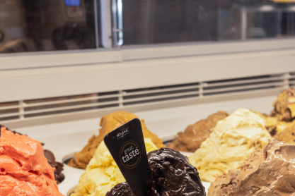 Βρήκαμε το Ice Cream spot που θα προσδώσει στις βόλτες στην Ακρόπολη δροσιά και γεύση με χαρακτήρα