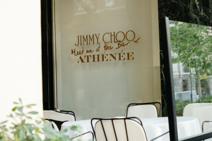 Jimmy Choo: O οίκος γιορτάζει τα εγκαίνια της boutique του στην Αθήνα με ένα αποκλειστικό «Μeet me at the bar» event στο Athénée