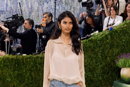 Γιατί η εμφάνιση της Bhavitha Mandava στο Met Gala έχει προκαλέσει χαμό στα social media;