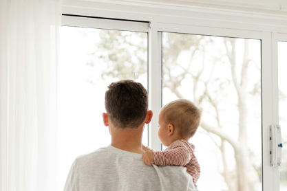 Dad brain: Μπορεί η πατρότητα να αλλάξει το ανδρικό μυαλό;