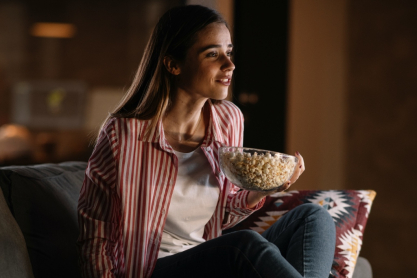 5 tips για να ξεπεράσεις το FOMO όταν δεν βγαίνεις