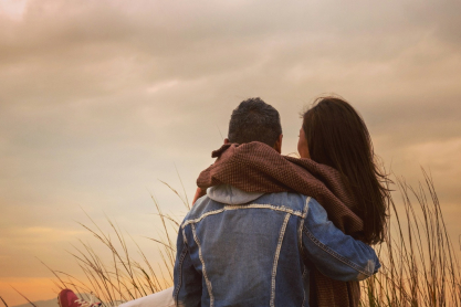 Love bombing: όταν το «τέλειο» είναι red flag