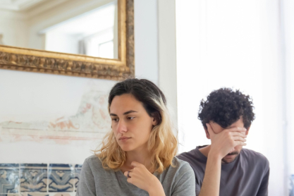 Μένεις ή φεύγεις; Πώς να καταλάβεις αν μια σχέση έχει τελειώσει