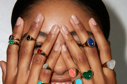 Όταν το fine jewelry συναντά το parisian cool: Η Yvonne Léon στον SERKOS