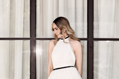 Η εποχή της "Cool Bride" είναι εδώ: H Bridal Designer, Χριστιάννα Ντούμα, επαναπροσδιορίζει τη νυφική μόδα μέσα από μια ανατρεπτική, βιώσιμη editorial καμπάνια