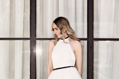 Η εποχή της "Cool Bride" είναι εδώ: H Bridal Designer, Χριστιάννα Ντούμα, επαναπροσδιορίζει τη νυφική μόδα μέσα από μια ανατρεπτική, βιώσιμη editorial καμπάνια