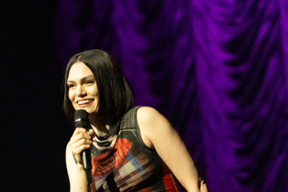 Το ηχηρό μήνυμα της Jessie J έναν χρόνο μετά τη μαστεκτομή: “Ελέγξτε το στήθος και τις μασχάλες σας”