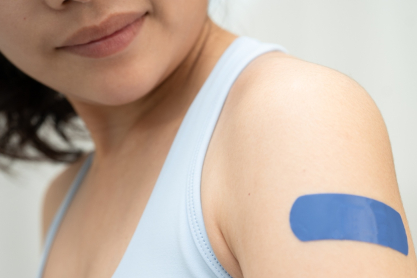 &Beta;&rho;&epsilon;&tau;&alpha;&nu;ί&alpha;: &Tau;&omicron; &epsilon;&mu;&beta;ό&lambda;&iota;&omicron; HPV &mu;&eta;&delta;έ&nu;&iota;&sigma;&epsilon; &tau;&omicron;&upsilon;&sigmaf; &theta;&alpha;&nu;ά&tau;&omicron;&upsilon;&sigmaf; &alpha;&pi;ό &kappa;&alpha;&rho;&kappa;ί&nu;&omicron; &tau;&omicron;&upsilon; &tau;&rho;&alpha;&chi;ή&lambda;&omicron;&upsilon; &tau;&eta;&sigmaf; &mu;ή&tau;&rho;&alpha;&sigmaf; 
