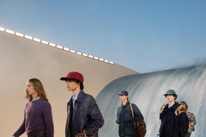 Louis Vuitton: Η πασαρέλα στο Παρίσι μετατράπηκε σε ακτή και τα μοντέλα περπάτησαν κάτω από ένα κύμα. Κυριολεκτικά