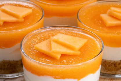 Mini cheesecake με πεπόνι: Το δροσερό καλοκαιρινό γλυκό χωρίς ψήσιμο που θα λατρέψεις