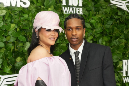 Ο ASAP Rocky πουλά skincare στη Ριάνα και το internet δεν χορταίνει το νέο τους βίντεο