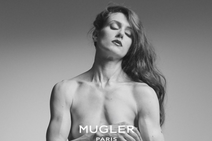 Η νέα καμπάνια του οίκου Mugler επαναπροσδιορίζει τη θηλυκότητα μέσα από τη γλυπτική δύναμη του σώματος