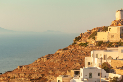Ρωτήσαμε το ChatGPT ποιο είναι το πιο φθηνό νησί των Κυκλάδων για διακοπές τον Αύγουστο. Και όχι, δεν είπε τη Δήλο 