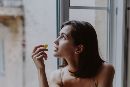 Τι είναι το "food noise" και γιατί δεν μπορείς να σταματήσεις να σκέφτεσαι το φαγητό