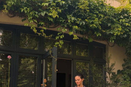 Η Σελίνα Γκόμεζ φόρεσε το πιο αμφιλεγόμενο μαγιό με τον πιο κομψό τρόπο και ξέρουμε πώς να αντιγράψεις το look
