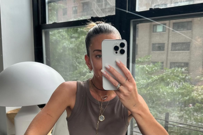 Βρήκαμε τα πιο άνετα και cool tank tops που θα φορέσεις με τα πάντα