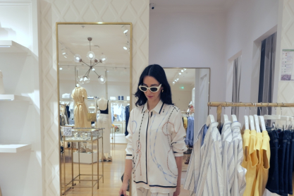Summer outfits: Το καλύτερο day-to-night shopping αυτό το καλοκαίρι γίνεται μόνο στην Tommy Hilfiger