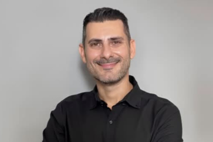Ο Χρήστος Γεωργοκωστόπουλος γράφει ιστορία: Ο πρώτος Κωφός διδάκτορας στις Θεωρητικές Επιστήμες στην Ελλάδα