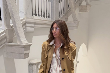 Ξέχνα τα blue jeans: Αυτό το χρώμα θα γίνει η νέα fashion εμμονή του φθινοπώρου