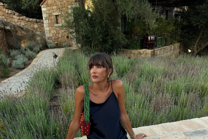 Πώς ένα «λάθος» πανωφόρι θα απογειώσει τις εμφανίσεις σου τα δροσερά βράδια του Αυγούστου στο νησί