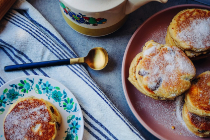 Welsh Cakes: Τα παραδοσιακά ουαλικά γλυκάκια που ψήνονται στο τηγάνι
