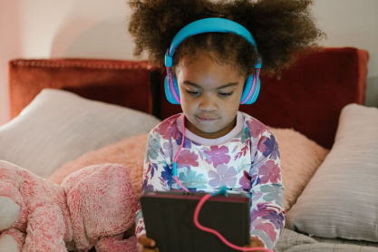 Πώς τα audiobooks μπορούν να βοηθήσουν τα παιδιά με δυσλεξία να απολαμβάνουν τα βιβλία