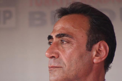 Μπερχάν Σιμσέκ: Παραιτήθηκε από τη ΜΥΚ μετά τη δημοσιοποίηση βίντεο που επιτίθεται στη σύντροφό του 