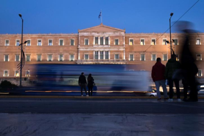 Οι Έλληνες ενδιαφέρονται για την πολιτική - Έρευνα χαρτογραφεί την κοινωνική στάση των πολιτών