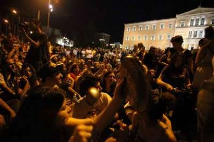EV976_SYNTAGMA_AGANAKTISMENOI38562.jpg