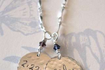 Moms-name-charm-necklace-in-silver-posh-2.jpg