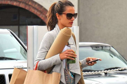 green_juice_alessandra_ambrosio.jpg